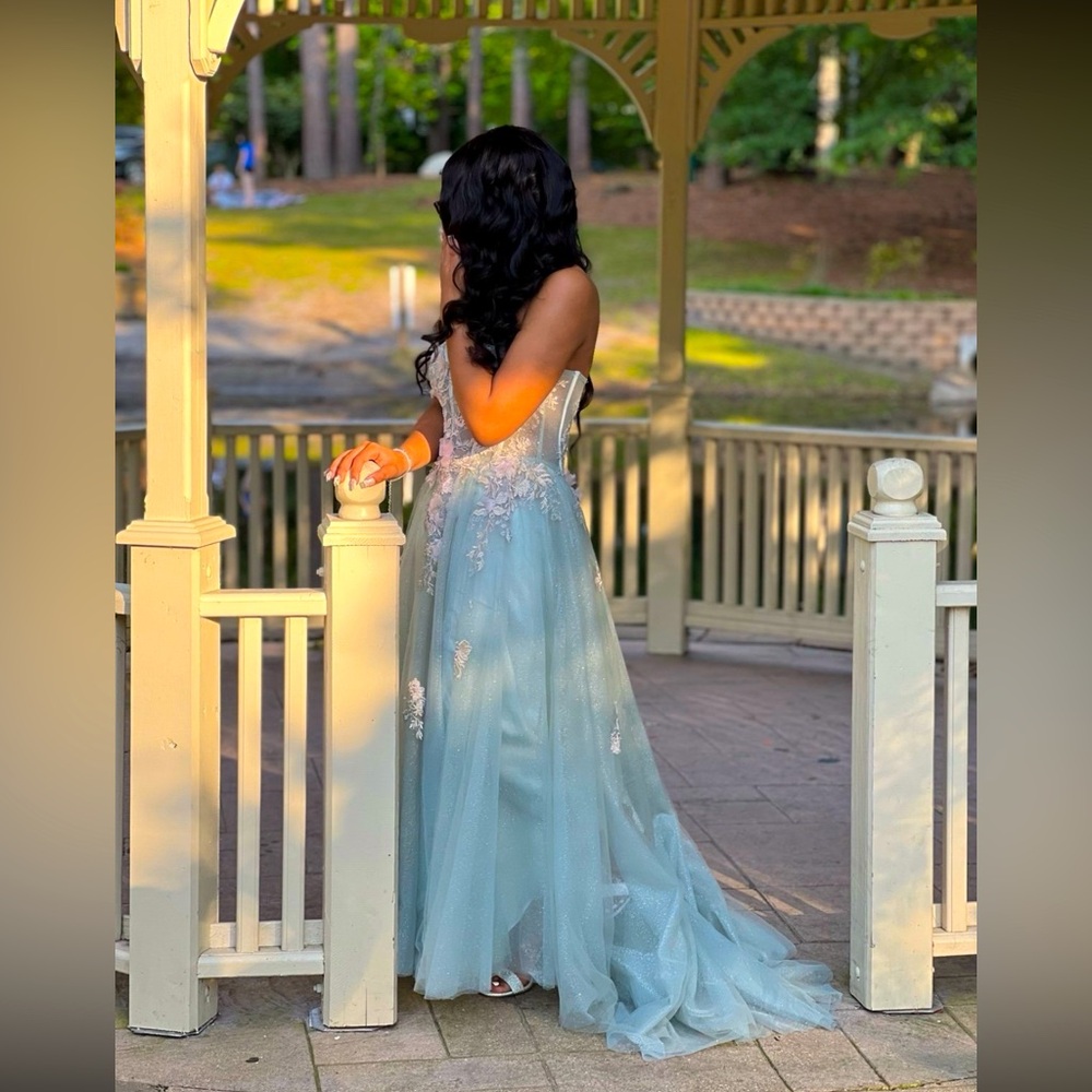 Prom/Formal Dress - Picture 2 of 6
